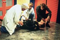 Diagnose: Mord – (v.l.n.r.) Dr. Mark Sloan (Dick Van Dyke); Dr. Jesse Travis (Charlie Schlatter); Steve Sloan (Barry Van Dyke)