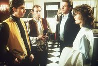 Agentin mit Herz – Die Kellner des Restaurants "Moskovy" haben keine Ahnung, für wen sie in Wahrheit arbeiten. Vergeblich versuchen Lee (Bruce Boxleitner, 2.v.r.) und Amanda (Kate Jackson, r.), diese Männer auszuhorchen ...