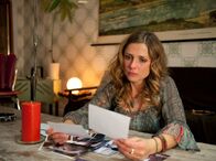 Wunschkind – In Chantal (Julia Brendler) werden alte Erinnerungen wach.