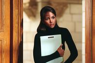 Gothika – Die anerkannte Kriminalpsychologin Dr. Miranda Grey (Halle Berry) arbeitet in der psychiatrischen Abteilung des Frauenknasts Woodward, an der Seite ihres Ehemannes Doug Sie engagiert sich sehr für ihre Patientinnen. Eines Tages findet sie sich in ihrer eigenen Klinik wieder ...