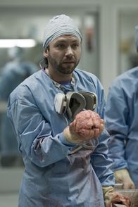 Pathology – Als Ted sich entschließt aus dem Projekt auszusteigen, bekommt er Ärger mit Dr. Jake Gallo (Michael Weston), der Anführer der Gruppe.