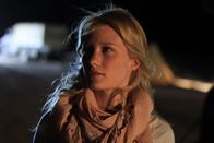 The Pyramid - Grab des Grauens – Was verbirgt sich hinter dem spektakulären Fund in einer ägyptischen Pyramide in der Wüste? Die Expeditionsteilnehmerin Nora (Ashley Hinshaw) ist gespannt und macht sich gemeinsam mit Dr. Holden auf eine gefährliche Reise durch die Dunkelheit der Pyramide ...