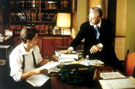 Der Regenmacher – L-R: Rudy Baylor (Matt Damon), Bruiser Stone (Mickey Rourke)