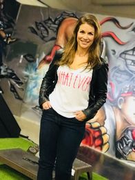 Heimat der Rekorde – Moderatorin Claudia Pupeter.