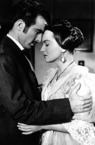 Die Erbin – Nach einigen Jahren Funkstille taucht Morris (Montgomery Clift) wieder in Catherines (Olivia de Havilland) Leben auf und bittet sie um Verzeihung. Sie glaubt ihm aber kein Wort und hält ihn für einen Lügner, der nur an ihrem Vermögen interessiert ist.