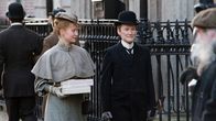 Albert Nobbs – L-R: Helen (Mia Wasikowska), Albert Nobbs (Glenn Close)