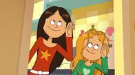 Power Sisters – Wendy und Marine horchen gespannt, ob ihr Abschreckungs-Plan funktioniert. Schreit Mama entsetzt los?