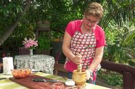 Zu Tisch ... – Cristina González beim Kochen: Sie wohnt auf Teneriffa im grünen Norden der Insel.