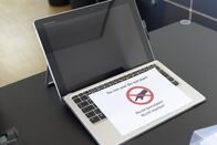 Geld her oder Daten weg! - Wie Hacker die Wirtschaft erpressen – Aus Sicherheitsgründen mussten alle Geräte stillgelegt werden.