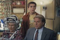 Malcolm mittendrin – Malcolm (Frankie Muniz, mi.) gelingt es nicht, seine Großmutter Ida (Cloris Leachman) und ihren Anwalt (David Rasche) von der Klage gegen die Familie abzubringen.