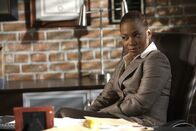 The Mentalist – Neu im Team: Abteilungsleiterin Madeleine Hightower (Aunjanue Ellis) ...