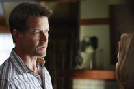 Desperate Housewives – Geraten aneinander: Mike (James Denton, l.) und Katherine (Dana Delany, r.) ...