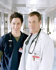 Scrubs - Die Anfänger – (v.li.): John 'J.D.' Dorian (Zach Braff), Dr. Perry Cox (John C. McGinley).