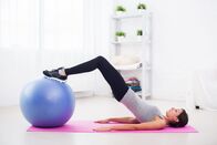 Doc Fischer – Sportliche Frau, die Pilates macht