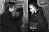 Weiße Nächte – Der einsame Träumer Mario (Marcello Mastroianni) trifft eines Nachts auf die faszinierende und geheimnisvolle Natalia (Maria Schell).