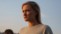 Kommissar Wisting – Line (Thea Green Lundberg) wartet gespannt auf die Rückkehr von Wisting.