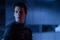 Fantastic 4 – Nach der Reise durch ein Quantum Gate auf den Planeten Zero werden die Mitglieder aus Reeds (Miles Teller) Teams auf molekularer Ebene verändert. Weil sich der Wissenschaftler dafür die Schuld gibt, sucht er fieberhaft nach einem Weg diese Veränderung rückgängig zu machen, doch dann schwebt plötzlich die Erde in Gefahr ...