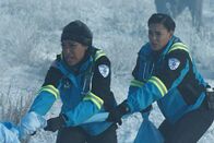 9-1-1: Lone Star – L-R: Tommy Vega (Gina Torres) und Nancy Gillian (Brianna Baker)