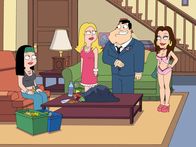 American Dad! – (v.l.n.r.) Hayley Smith; Francine Smith; Stan Smith; Tanqueray