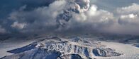 Die Erde - Entstehung des Lebens – Vulkanausbrüche ließen das Eis schließlich schmelzen und die Temperaturen wieder steigen. Das Leben konnte an die Erdoberfläche zurückkehren.