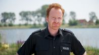 SOKO Wismar – Kai Timmermann (Mathias Junge) denkt über den Fall nach.