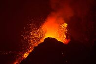 Will Smith - Wundersame Welt – Lava erupting from a spout of the Mount Nyiragongo volcano.