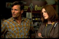 Psycho – Im Bates-Motel versuchen Lili (Julianne Moore, r.) und Sam (Viggo Mortensen, l.) Antworten auf das Verschwinden von Marion, Lilis Schwester und Sams Freundin, zu finden. Sie ahnen nicht, dass sie sich in tödlicher Gefahr befinden ...