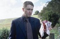 Inspector Barnaby – Troy (Daniel Casey) findet zwar nicht das Unfallopfer, aber ein blutiges Taschentuch.
