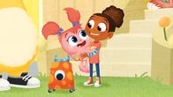 Esme & Roy – Tillie freut sich, dass die Monstersitter bei ihr sind.