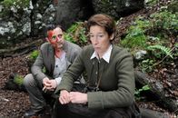 Vier Frauen und ein Todesfall – Harald Schrott (Raphael Dorn), Adele Neuhauser (Julie).