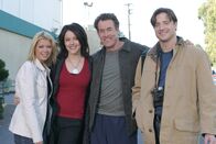 Scrubs - Die Anfänger – Eigentlich wollten sie gemeinsam Geburtstag feiern, doch dann kommt alles ganz anders: Danni (Tara Reid, l.), Jordan (Christa Miller Lawrence, 2.v.l.), Dr. Cox (John C. McGinley, 2.v.r.) und Ben (Brendan Fraser, r.) ...