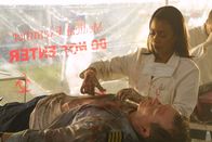 CSI: Miami – Alexx Woods (Khandi Alexander) ist die DNA-Spezialistin des Teams und versucht die Leichen eines Flugzeugabsturzes zu identifizieren ...