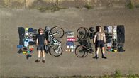 Einstein – Bikepacking ist Trend: Veloabenteuer mit leichtem Gepäck. Auch Tobias Müller (r.) geht auf grosse Tour.