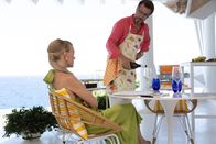 The Mallorca Files – Max (Julian Looman) und Miranda (Elen Rhys) müssen undercover als verliebtes Paar in einer zum Verkauf stehenden Luxusvilla übernachten. Doch wird ihre Tarnung halten?