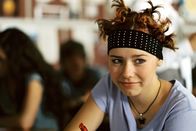 Freche Mädchen – Zoff, Tränen und Versöhnungen: Die begabte Sängerin Hanna (Selina Shirin Müller) will an einer Castingshow teilnehmen und verkracht sich deshalb mit ihrem Freund Branko ...