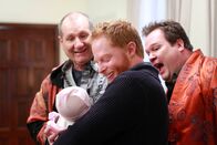 Modern Family – (v.li.) Ed O'Neill (Jay Pritchett), Jesse Tyler Ferguson (Mitchell Pritchett), Eric Stonestreet (Cameron Tucker).