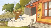 Unser Sandmännchen – Als Dachs und Dr. Brumm die Tür öffnen, kommen riesige Mengen Popcorn nach draußen.