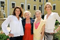 Vier Frauen und ein Todesfall – L-R: Julie (Adele Neuhauser), Maria (Brigitte Kren), Sabine (Martina Poel), Lola (Julia Stinshoff).