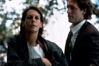 Blue Steel – L-R: Megan Turner (Jamie Lee Curtis) und Nick Mann (Clancy Brown)