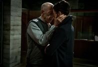 Counterpart – Howard (J.K. Simmons, r.); Emily (Olivia Williams, l.)