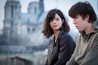 Profiling Paris – Warum will sich der junge Eliott (Théo Bertrand, r.) umbringen? Adele (Juliette Roudet, l.) geht den wahren Gründen auf die Spur ...