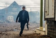 The Equalizer 2 – Robert McCall (Denzel Washington) sucht nach seinen Gegnern in einer verlassenen, sturmumtosten Küstenstadt.