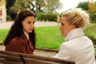 Sturm der Liebe – Elena (Lili Gesler, l.); Tanja (Judith Hildebrandt, r.)
