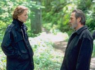 The Hunted – Die Agentin Aby Durrell (Connie Nielsen) bittet den Elite-Ausbilder Jay Bonham (Tommy Lee Jones) um Hilfe.