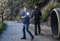 Navy CIS: L.A. – Als ein Navy Captain einen Mitarbeiter der Veteranenbehörde entführt, beginnt für die Special Agents Callen (Chris O'Donnell, l.) und Hanna (LL Cool J, r.) eine aufregende Suche ...