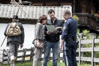 SOKO Kitzbühel – (v.li.) Julia Cencig (Nina Pokorny), Jakob Seeböck (Lukas Roither), Ferry Öllinger (Kroisleitner).