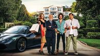 Meine schrecklich verwöhnte Familie – Der Millionär und Unternehmer Francis Bartek finanziert das komplette Leben seiner drei erwachsenen, aber unselbstständigen Kinder Stella, Alexandre und Philippe. Von links: Stella Bartek (Camille Lou), Francis Bartek (Gérard Jugnot), Alexandre Bartek (Louka Meliava) und Philippe Bartek (Artus)
