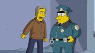 Die Simpsons – "Die Simpsons", "Süßer die Glocken nie tingeln." Kurz vor Weihnachten erschüttert eine Serie von Diebstählen Springfield. Mehreren Bewohnern werden die Geschenke von der Veranda gestohlen. Beim Versuch, den Täter zu überführen, hinterlässt Lenny den Hinweis auf einen gewissen 'SB'. In Springfield geht daraufhin eine Hetzjagd auf alle mit diesen beiden Anfangsbuchstaben los. Auch Bart hat einen Verdacht. Er glaubt, das Sideshow Bob hinter der Diebstahlserie steckt. Dieser hat im Vergnügungspark gerade die Rolle des Santa Claus übernommen.