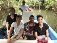 Verrückt nach Meer – Die Schlagerband "Feuerherz" macht einen Ausflug in ein Internat in Guatemala.