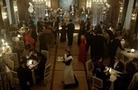 Davos 1917 – Das Sanatorium «Cronwald» in Feststimmung: Olga Belovas Neujahrsball ist in vollem Gang.